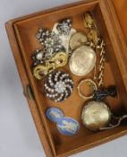 A small quantity of antique jewellery, including lockets, brooches etc.