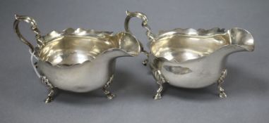 A pair of George V silver sauceboats, Adie Brothers, Birmingham, 1923, 11oz.