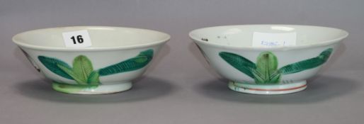 A pair of Chinese famille rose cockerel bowls diameter 17cm