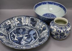 A Chinese Kraak blue and white dish, an Iznik style jar and a Chinese blue and white bowl, bearing a