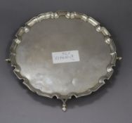 A 1930's silver salver, Edward Barnard & Sons Ltd, 20.2cm, 11 oz.