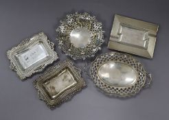 A pair of silver dishes, two other small silver dishes and a silver ashtray, 8.5 oz.