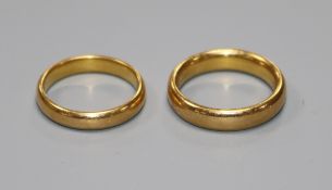Two 22ct gold wedding bands.