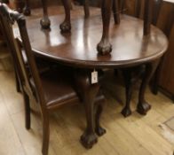 A 1920's mahogany oval topped extending dining table W.150cm