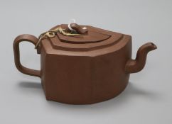 A Yixing teapot and cover length 19cm