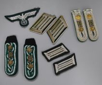 A pair of original shoulder straps, collar patches and breast eagle, a pair of shoulder straps and