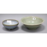 A Chinese Jun type bowl and a Chinese celadon crackle glaze bowl, 19th/20th century diameter 18cm