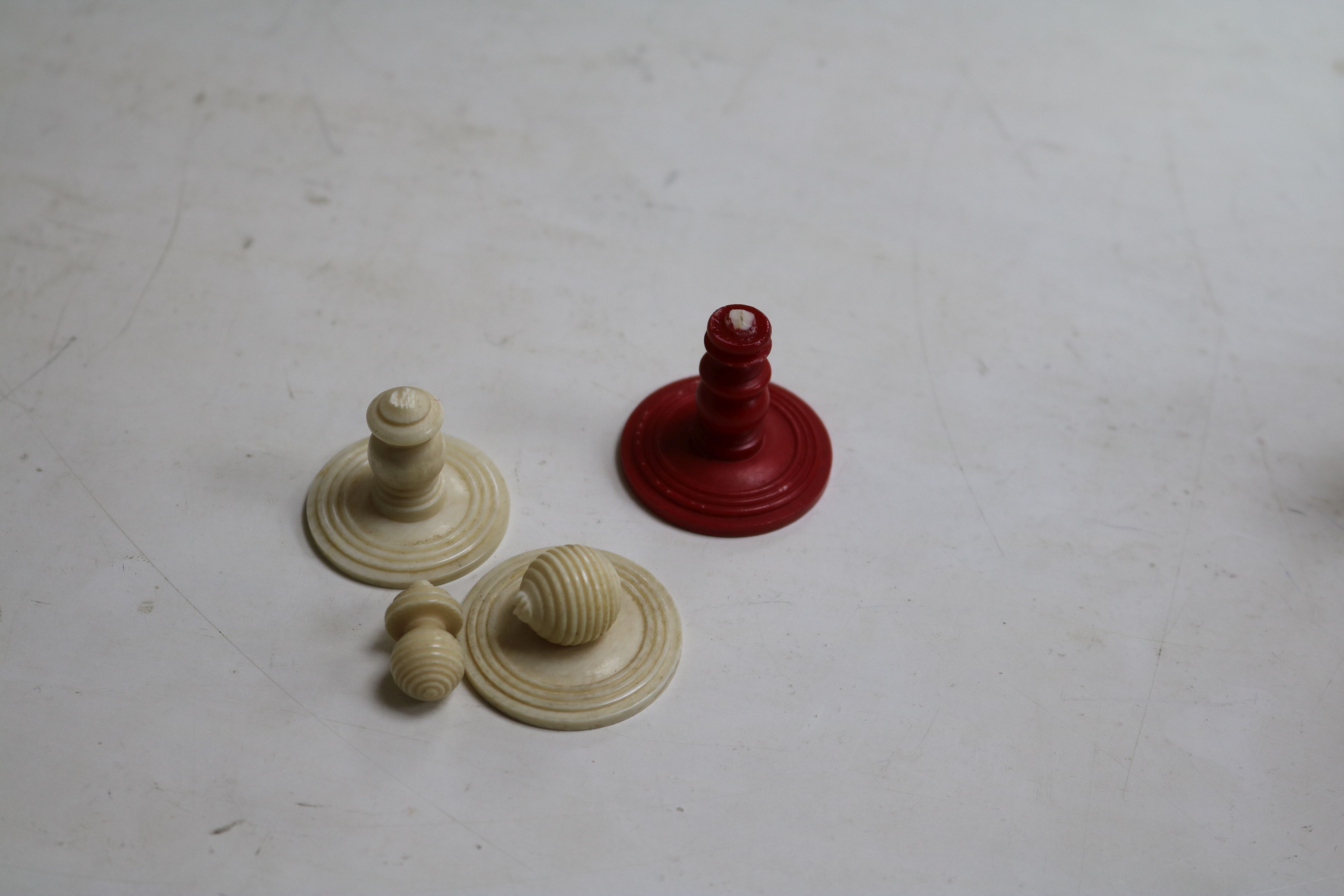 Two 19th century ivory chess sets - Image 4 of 4