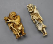 Two 19th/early 20th century Japanese netsuke of Gama Sennin holding a toad, in ivory and stag horn
