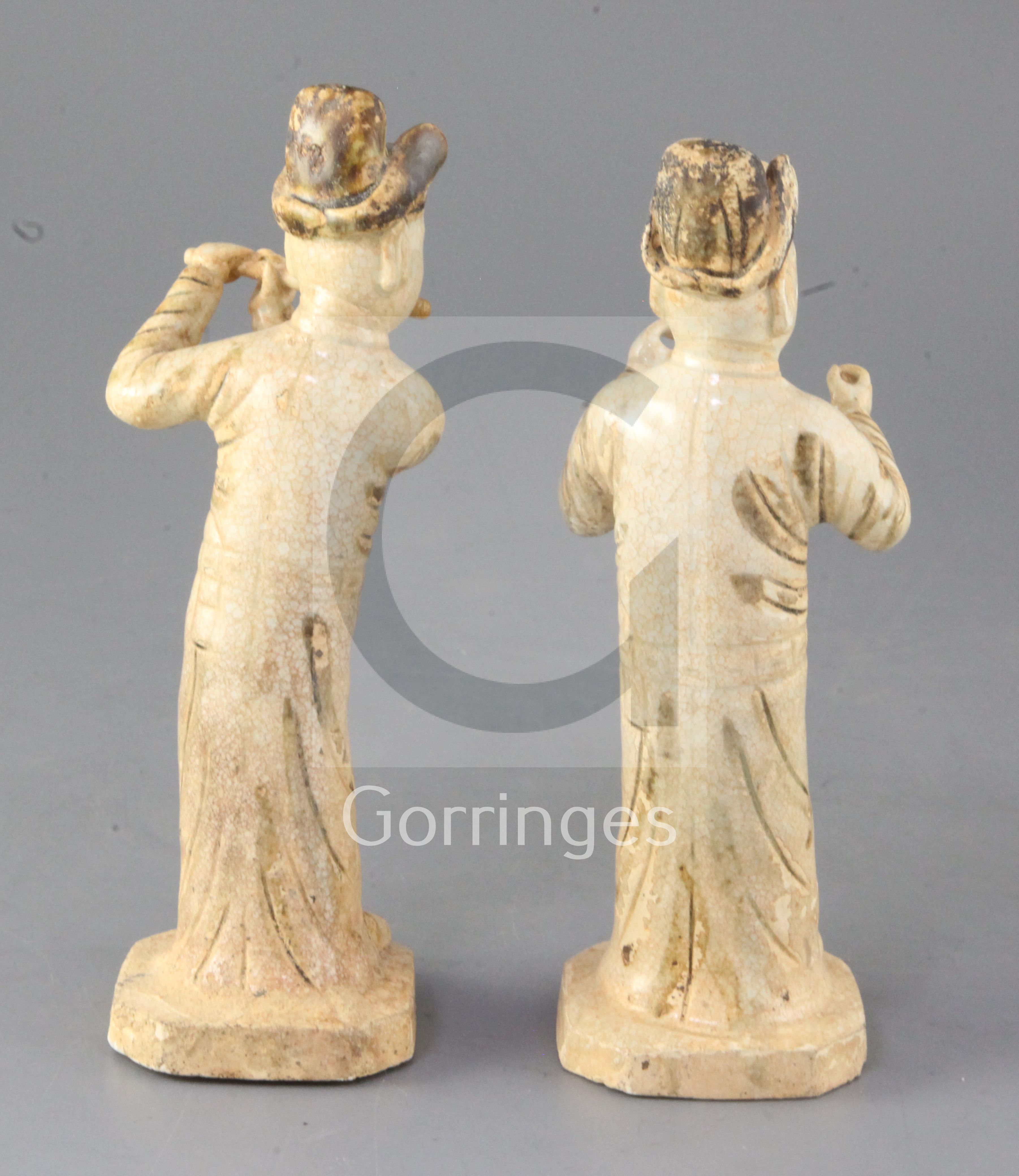 Two rare Chinese Qingbai standing figures of musicians, Song dynasty (11th/12th century), the - Bild 2 aus 3