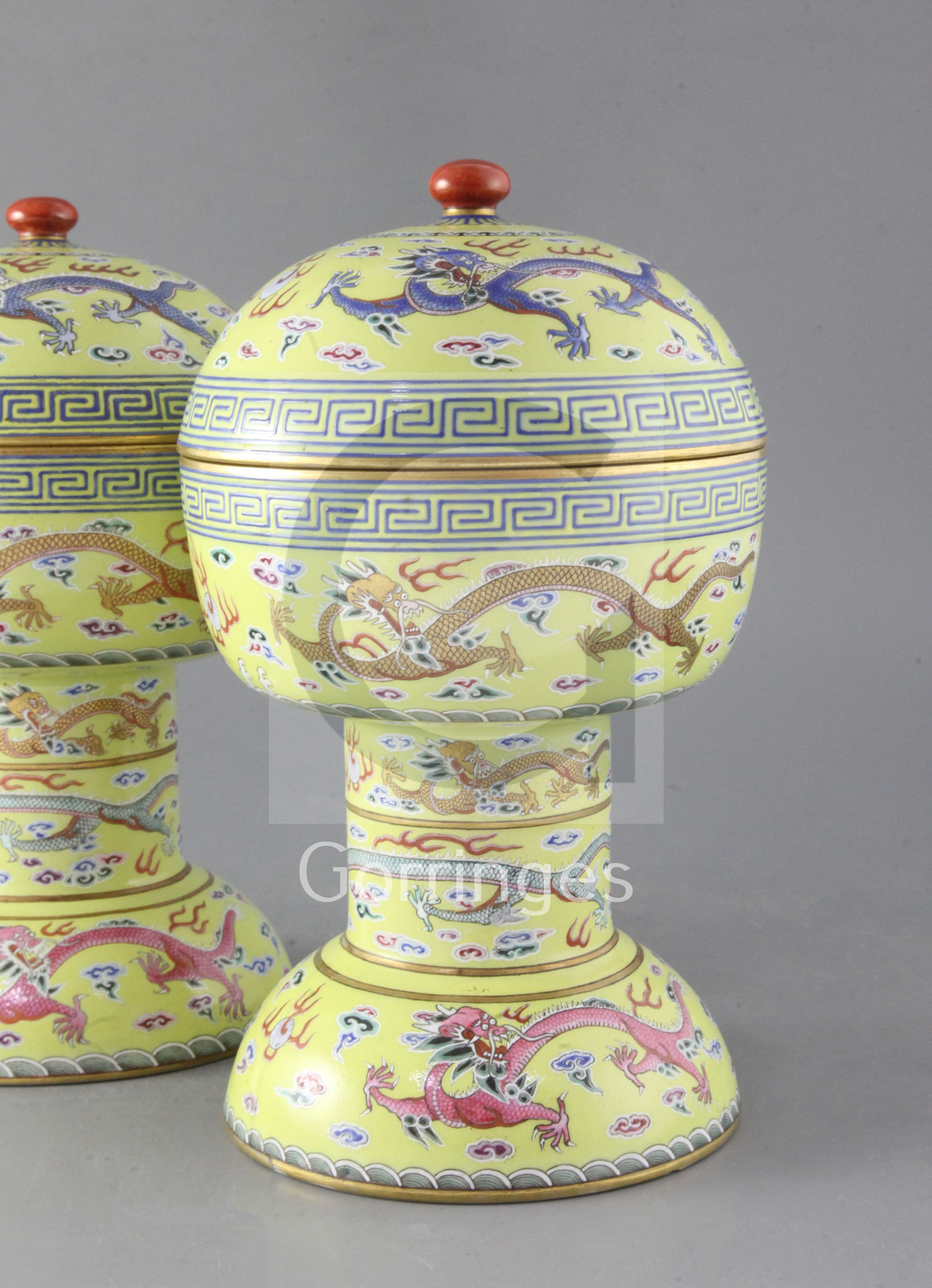 A pair of Chinese yellow ground altar vessels and covers, dou, iron red Daoguang seal marks and of - Bild 3 aus 3