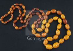 A single strand graduated amber bead necklace, possible two necklaces merged?, gross weight 93