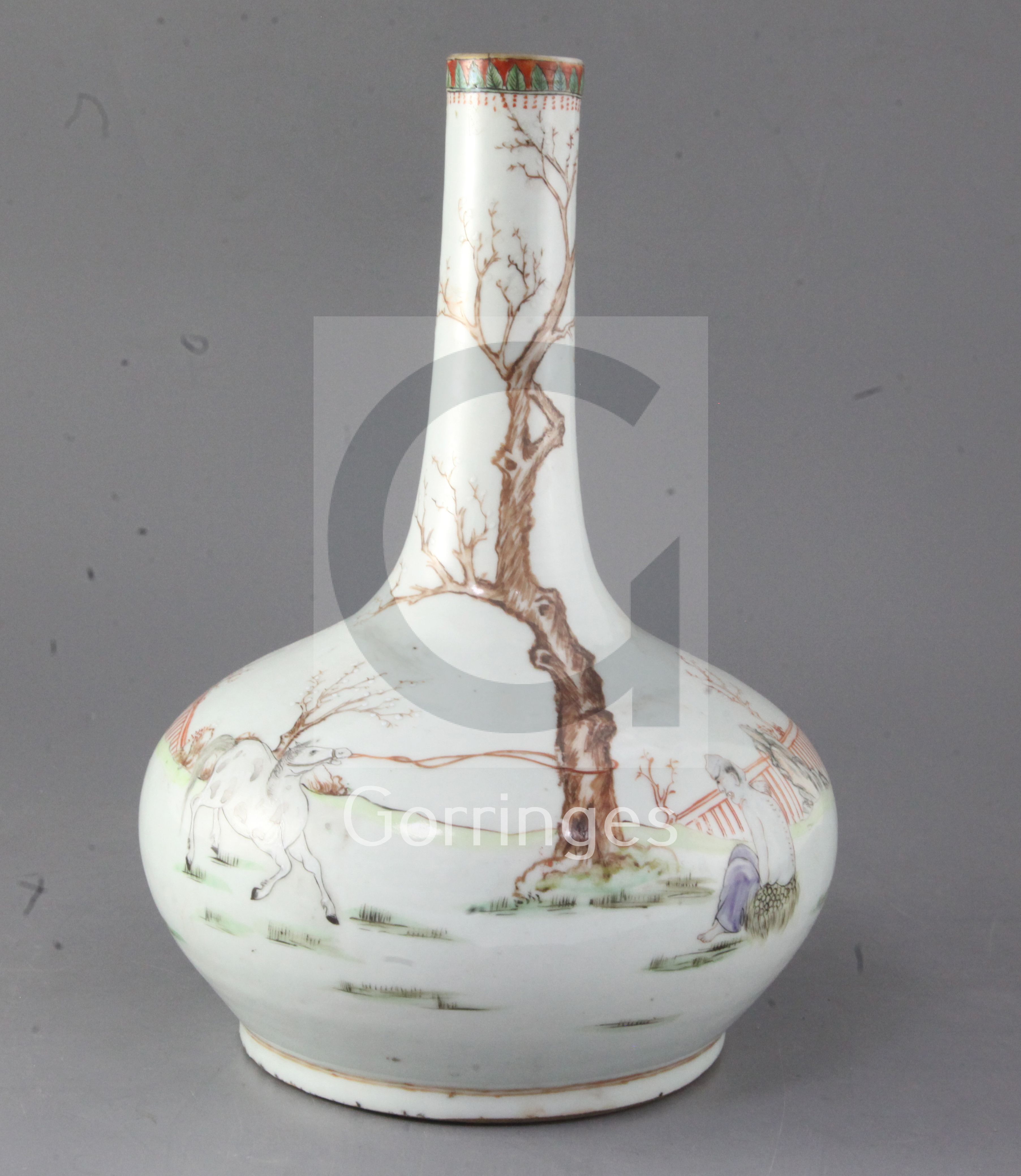 A Chinese enamelled porcelain bottle vase, 19th century, painted with Zhongkui attended by demons in - Bild 2 aus 3