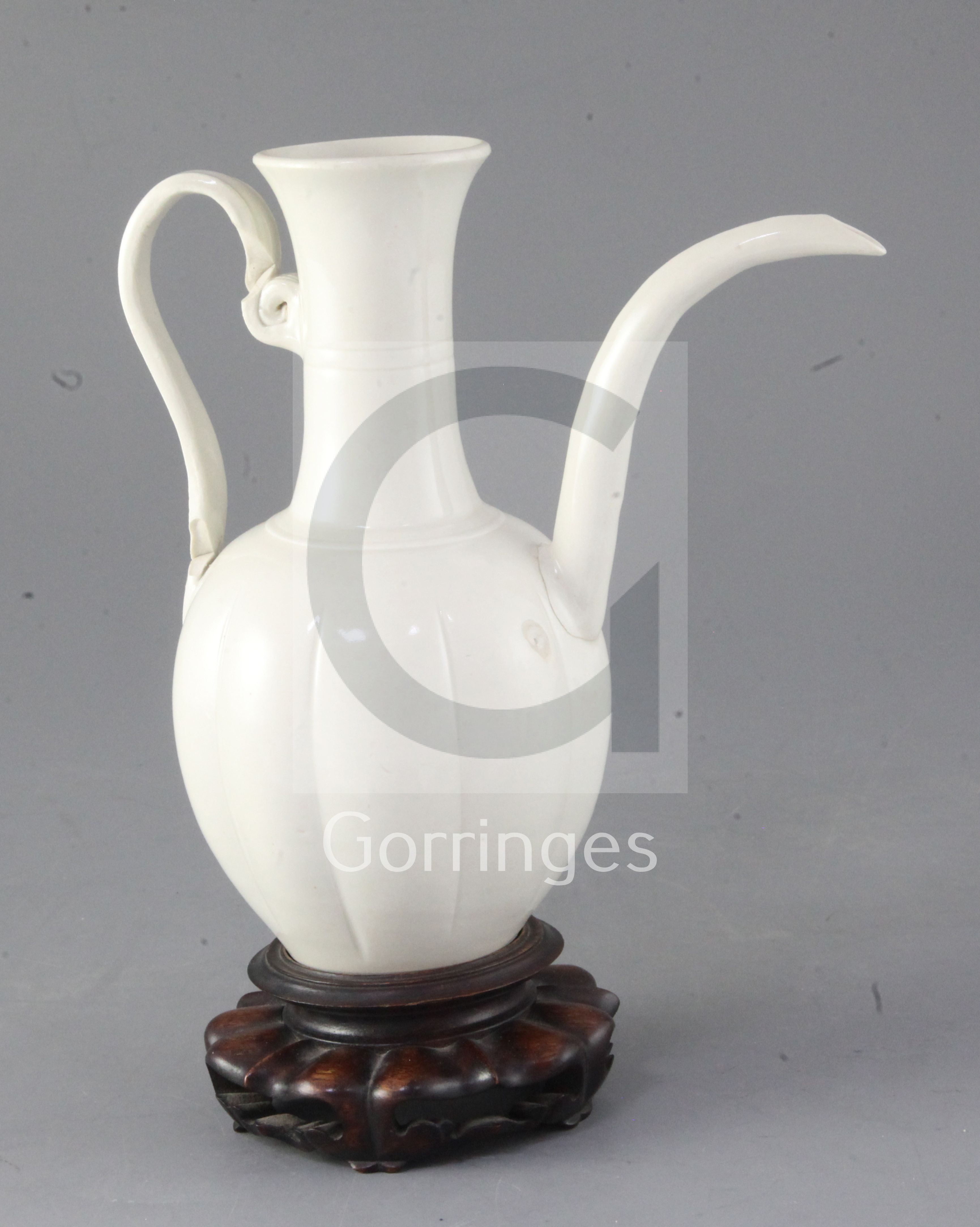 A Chinese white glazed ewer, Liao dynasty or later, the ten lobed body applied with a scrolled - Bild 2 aus 3