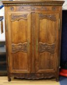 An armoire W.130cm
