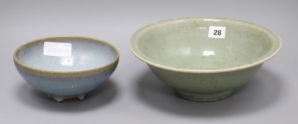 A Chinese Jun type bowl and a Chinese celadon crackle glaze bowl, 19th/20th century diameter 18cm