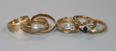 Five assorted 9ct gold rings including gem set and a "Russian" triple wedding ring.