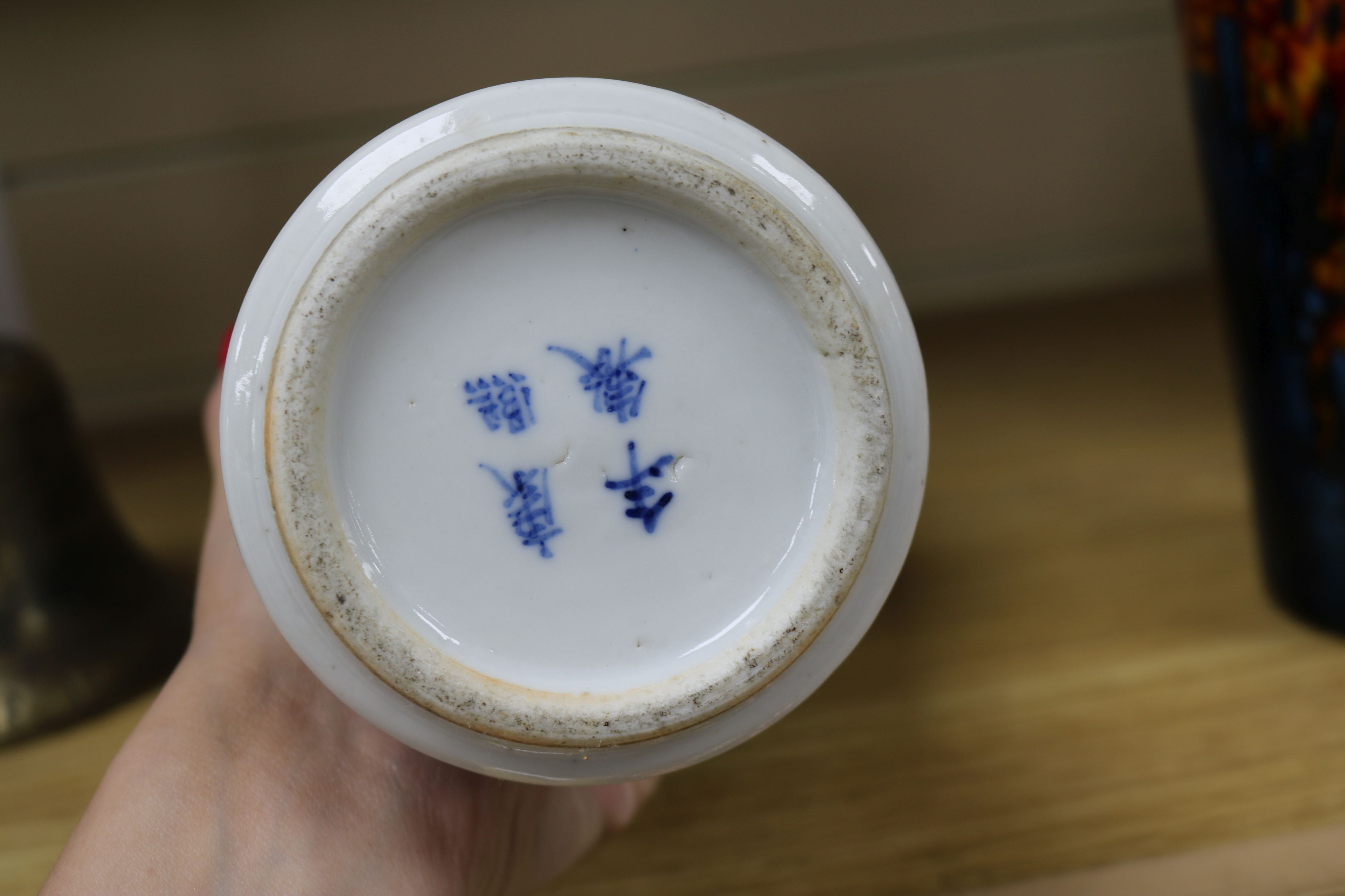 A pair of Chinese blue and white vases and covers, late 19th century height 31cm - Image 7 of 13