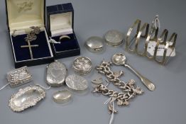 Various small silver items, including patch boxes, vesta, spirit label, charm bracelet, toast