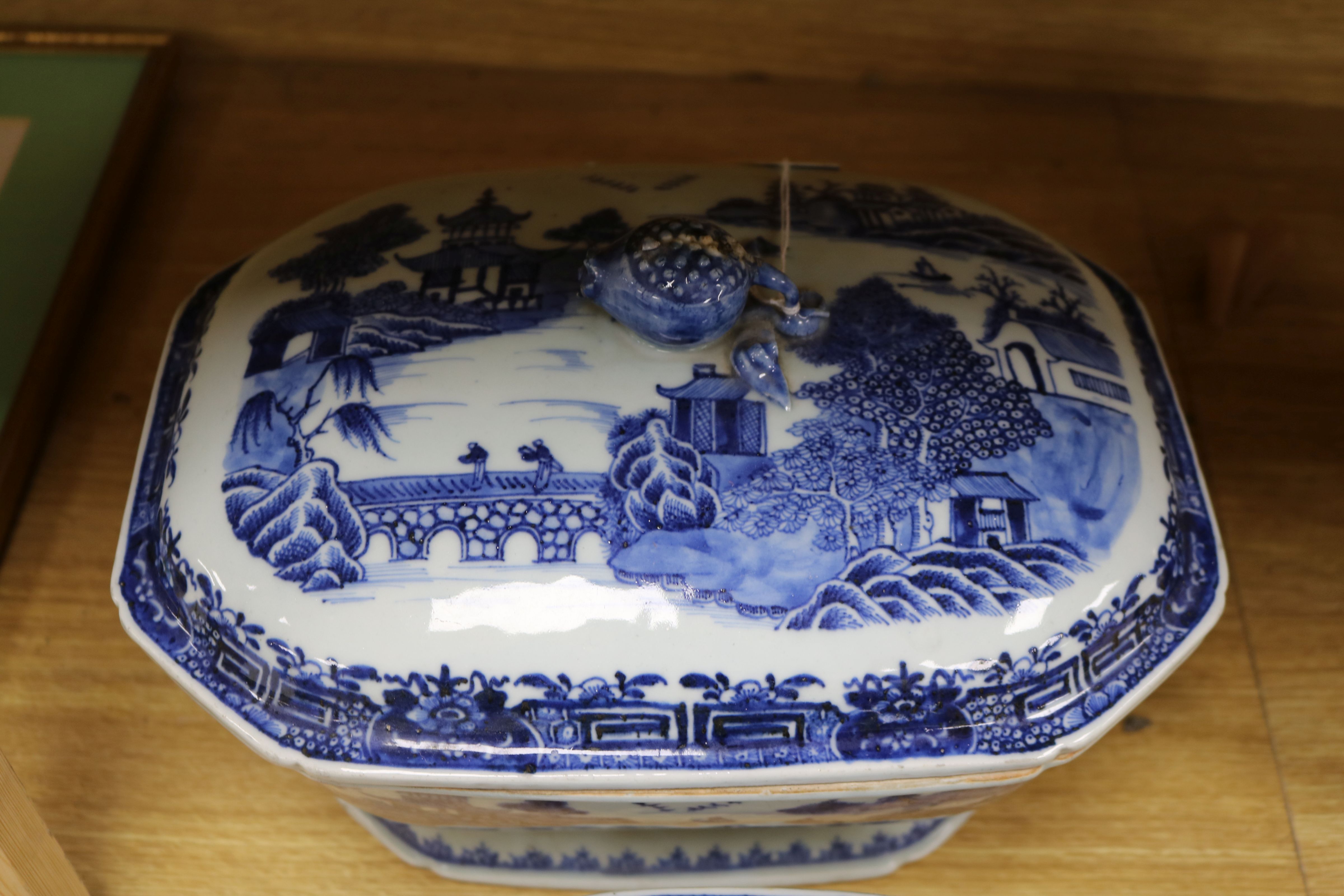 Two Chinese export blue and white tureens and covers, 18th/19th century largest 30cm - Image 7 of 9