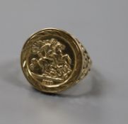 A 9ct gold ring embossed with "half sovereign" decoration, size M.
