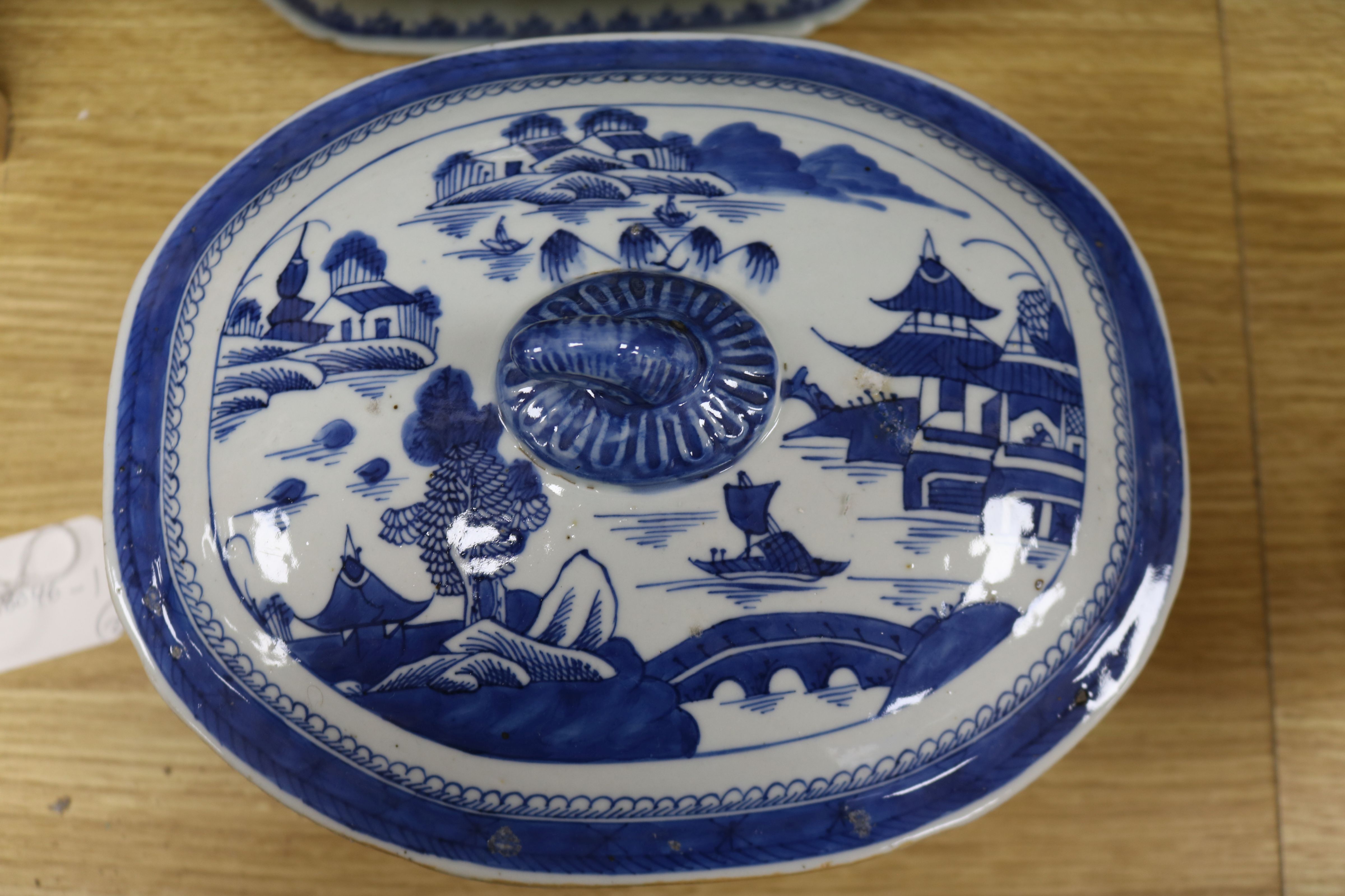 Two Chinese export blue and white tureens and covers, 18th/19th century largest 30cm - Image 5 of 9