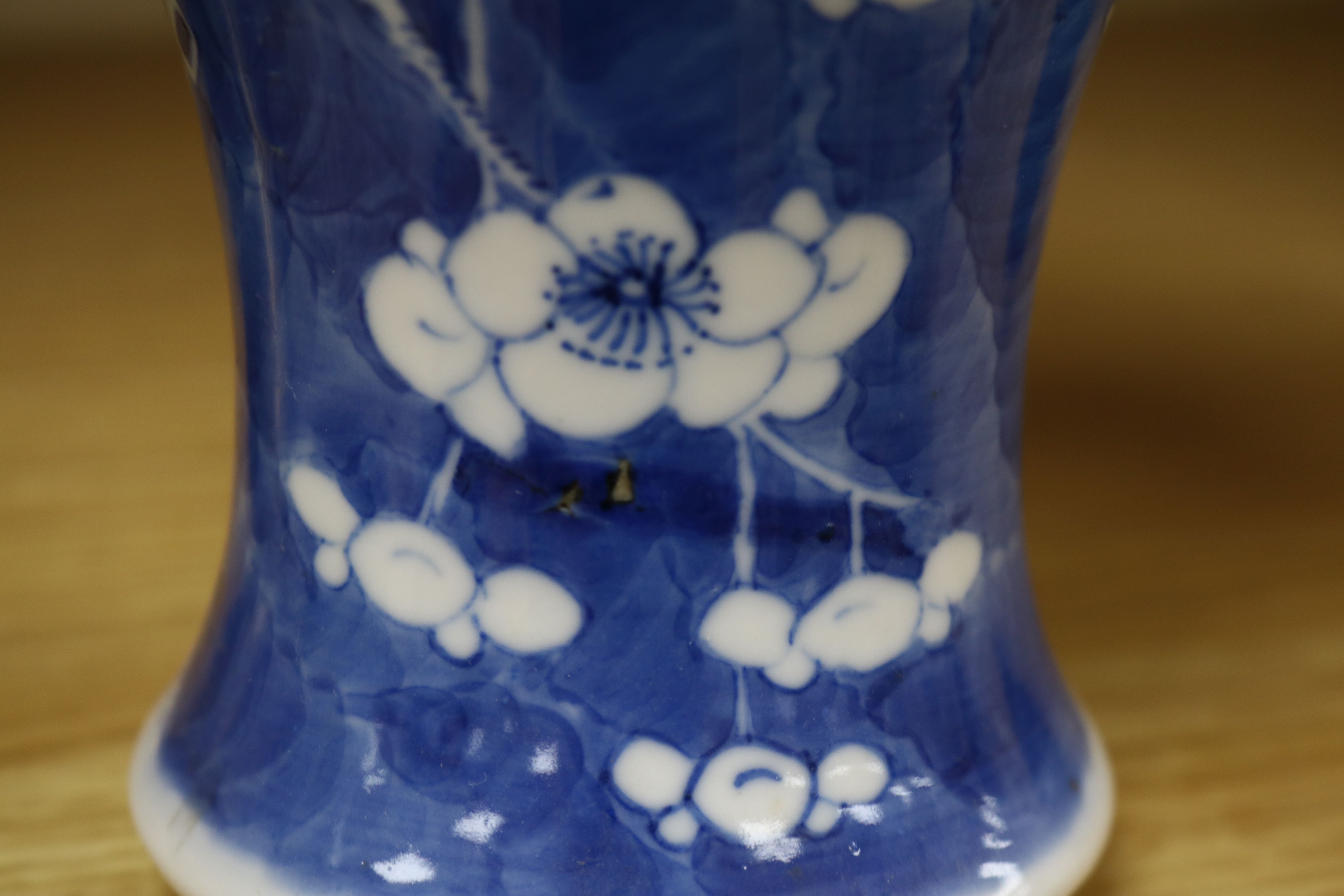 A pair of Chinese blue and white vases and covers, late 19th century height 31cm - Image 13 of 13