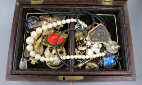 A quantity of mixed costume jewellery.