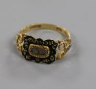 A William IV 18ct gold and black enamel mourning ring, with engraved inscription and glazed panel (