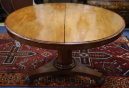 Victorian mahogany breakfast table W.122cm