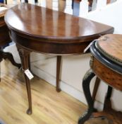 An Edwardian mahogany demi-lune card table W.86cm