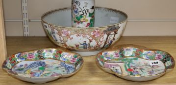 A quantity of 18th / 19th century Chinese ceramics including a pair of Chinese vases, a large bowl