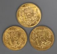 Three gold half sovereigns, 1910, 1914 and 1915.