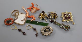 Assorted jewellery including a George V 9ct gold, white opal and seed pearl ring, a 9ct gold, garnet