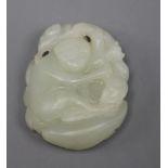A Chinese pale celadon jade carving of a monkey and lingzhi fungus, 18th century 5cm