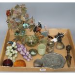 A quantity of Chinese hardstone flowers, bowls, etc