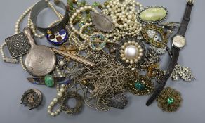 A quantity of mixed silver and other costume jewellery including silver locket, a small hand