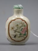 A Chinese porcelain scent bottle