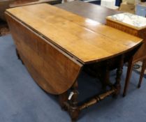 A 17th century style oak double gateleg table W.190cm