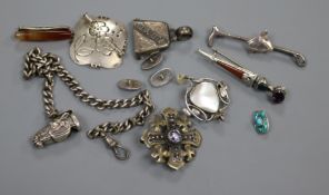 Mixed jewellery including including silver and Scottish dirk brooch and Art Nouveau pendant brooch.