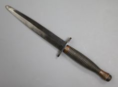 A World War II Fairburn Sykes 3rd pattern commando fighting knife, broad arrow mark stamped 2. L