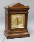 A late Victorian oak repeating bracket clock H.42cm