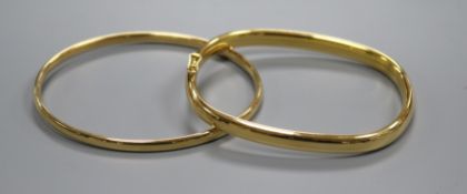 An Italian 18ct gold sprung bangle and a similar 14ct gold bangle