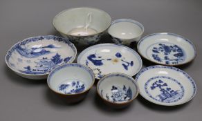 Five pieces of Chinese Nanking cargo porcelain and two tea bowls and a small dish (8)