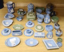 A quantity of Wedgwood jasperware