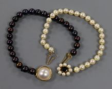 Two cultured pearl bracelets with 9ct gold clasps.