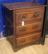 An 18th century small oak chest of drawers W.68.5cm