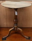 A George III oak circular top tea table W.54cm