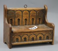 A miniature settle