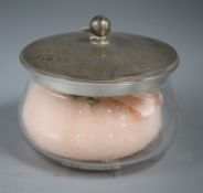 An Edwardian silver lidded glass powder bowl, John Grinsell & Sons, Birmingham, 1906, 17cmsex